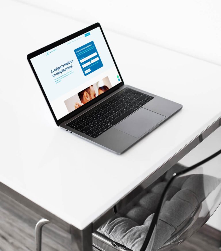 diseno-y-desarrollo-web-laptop-interfaz-landing